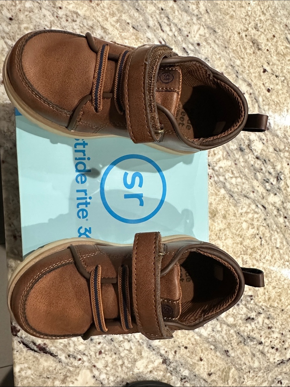 Ethan sneakers stride rite 8M